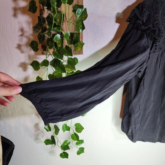 Zara Black Ruffle Eyelet Long Sleeve Blouse Size Small - Picture 3 of 10